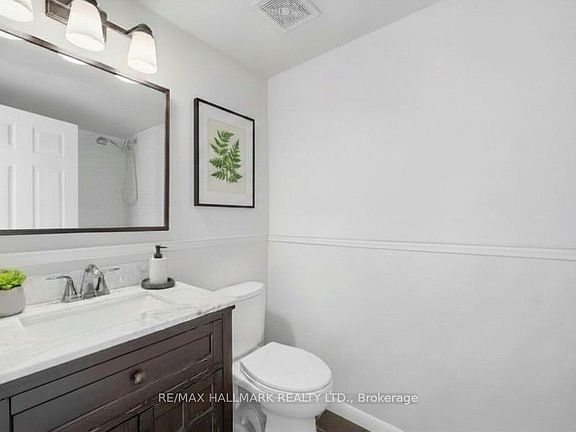 3rd image of 2464 Weston Rd #403
