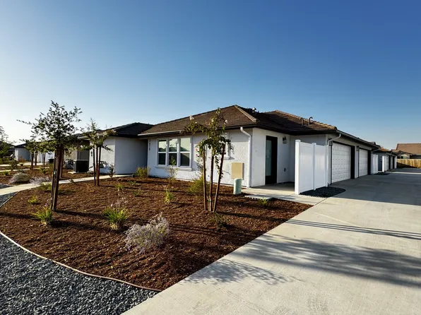 2438 Oakmont Cir #4, Tulare, CA 93274