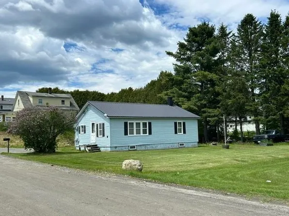 33 Edwards Street, Colebrook, NH 03576