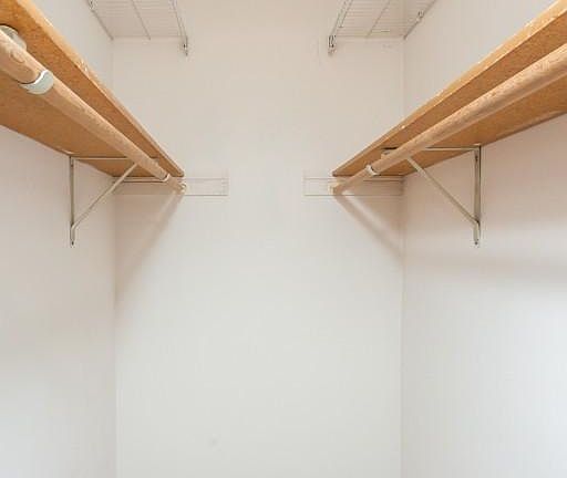 2nd image of 1528 W Chestnut St #1221