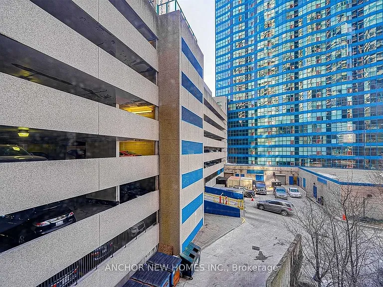 55 Harbour Sq #312 — Photo 9