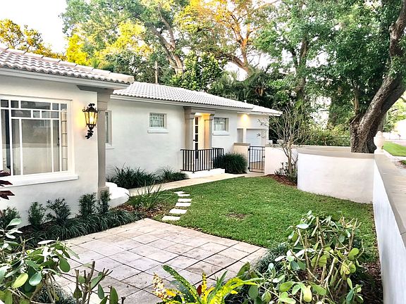 5th image of 1801 Beach Dr NE
