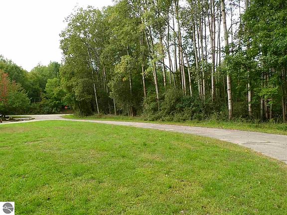 2nd image of 2003 Granada Ct Lot 120