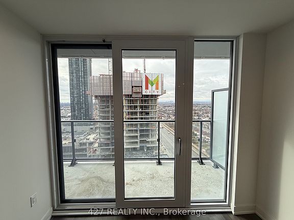4th image of 448 Burnhamthorpe Rd W #1612