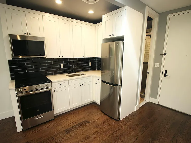 425 S 5th St #4F — Photo 2