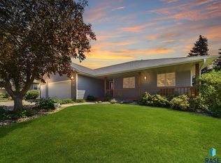1404 S Larkspur Trl, Sioux Falls, SD 57106