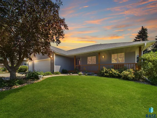 1404 S Larkspur Trl, Sioux Falls, SD 57106