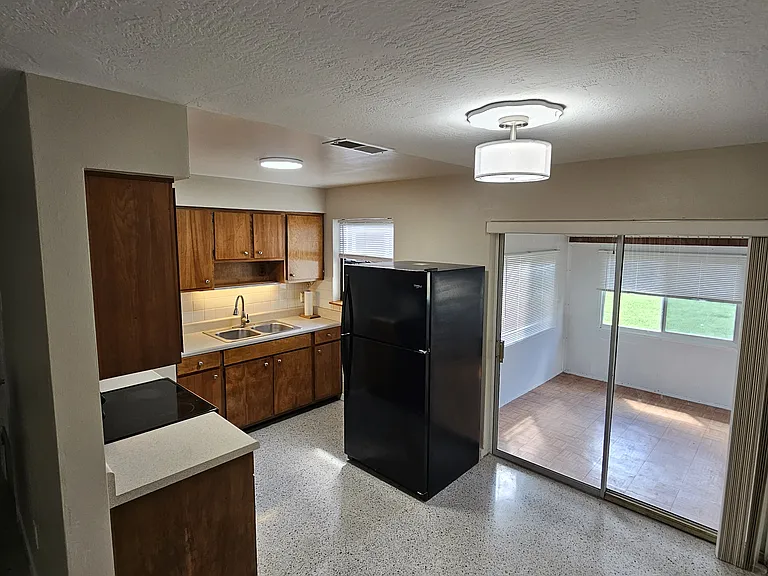 991 Barclay Dr — Photo 8