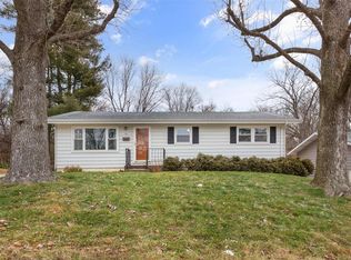 90 Forestwood Dr, Saint Louis, MO 63135