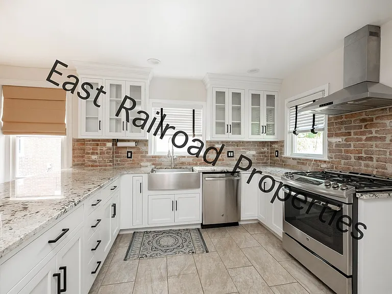 E Railroad Ave — Photo 12