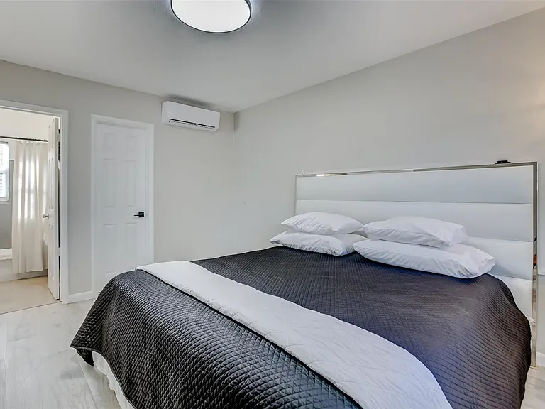 1005 NE 17th Ct — Photo 14