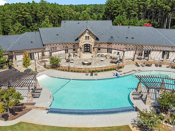 3rd image of 4053 Persimmon Rd #49