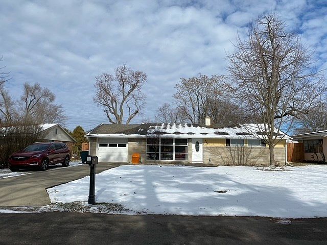 1st image of 908 W Cowing Dr