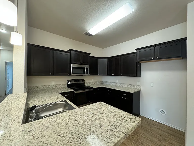 11824 Evanston Ave — Photo 10