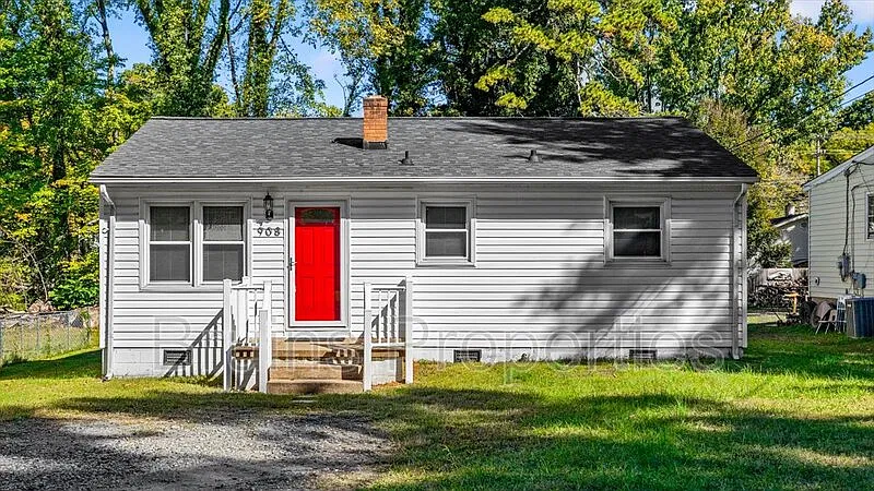 3 bed, 1.0 bath, 850 sqft, $1,300 — Photo 1