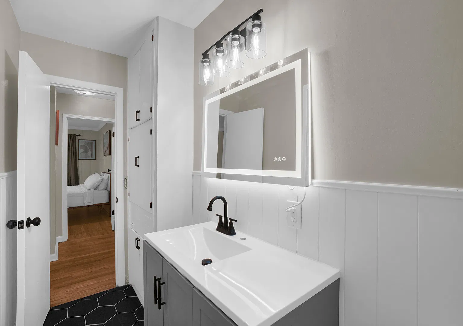 Brantwood Corporate Retreat | Furnished 3BR | Extended Stays — Photo 3