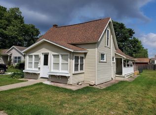 909 Bowes St SE, Lowell, MI 49331