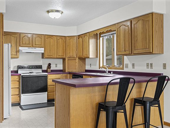 3rd image of 802 Laurel PLACE E E