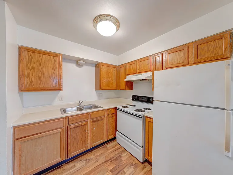 Lawrence Glen Apartments — Photo 9
