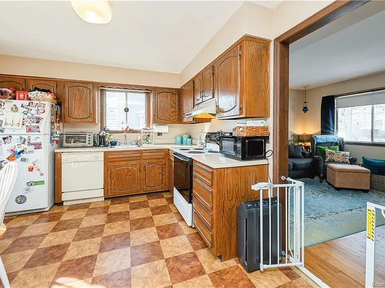 8 Plymouth Ave #B — Photo 8