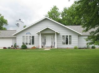 927 Linn Ridge Rd, Mount Vernon, IA 52314