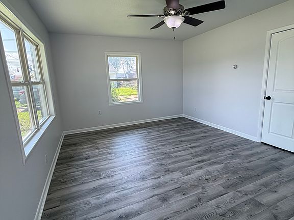 3rd image of 2845 McFarland Ave