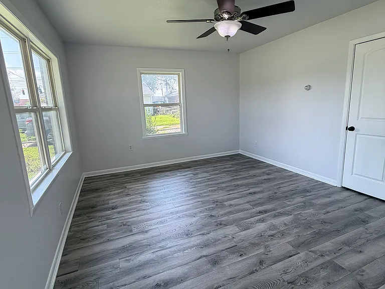 2845 McFarland Ave — Photo 3