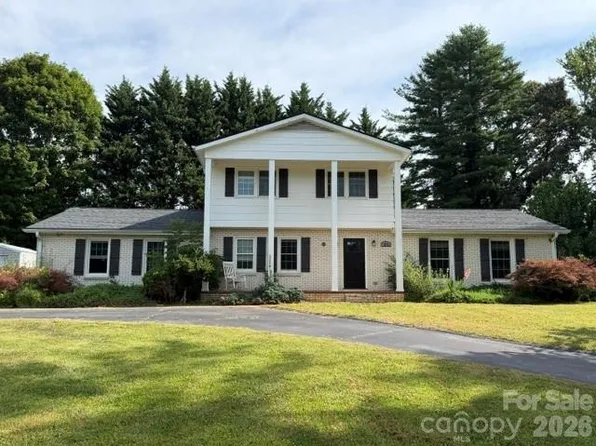 1376 Glenheath Dr, Hendersonville, NC 28791