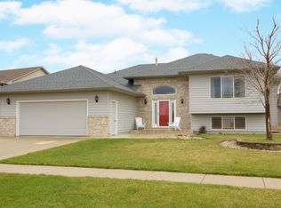 2216 S Grinnell Ave, Sioux Falls, SD 57106