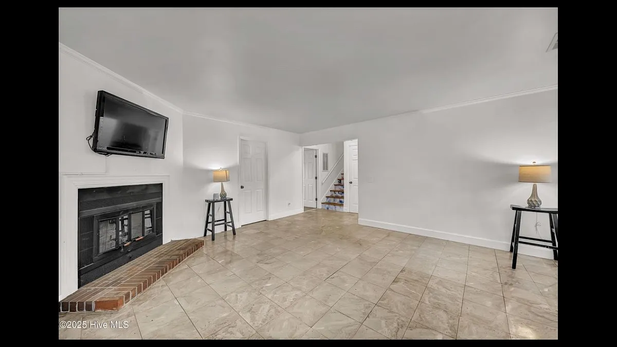 Building Photo - 3438 Regency Dr