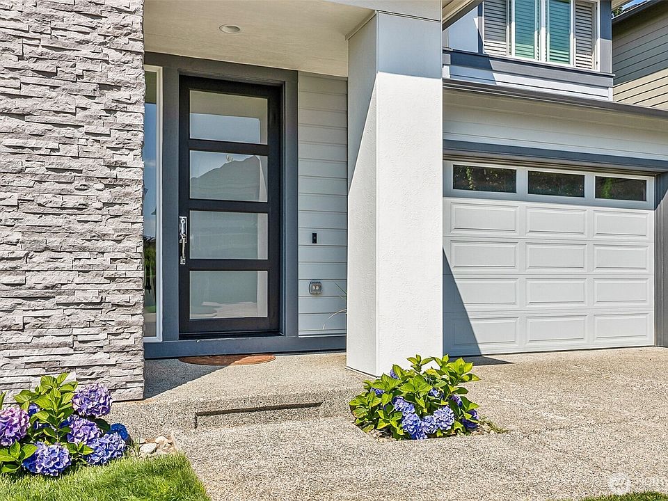 1st image of 2118 100th Drive SE