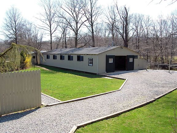 10 Stall Barn