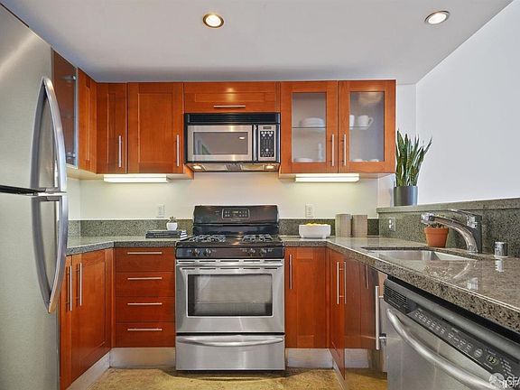 3rd image of 200 Townsend St Unit 36