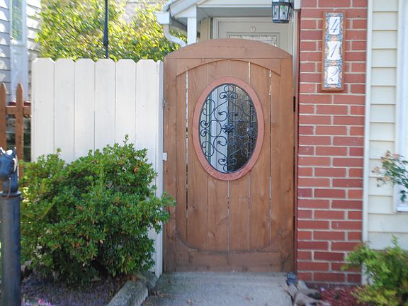 2nd image of 412 Percy St S