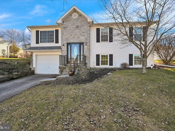 145 Franklin Square Dr, Dallastown, PA 17313