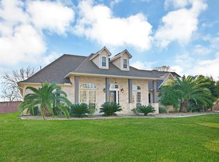 2803 Oakwood Trl, Richwood, TX 77515