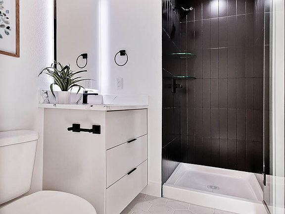 5th image of 214 NW 9th St #1