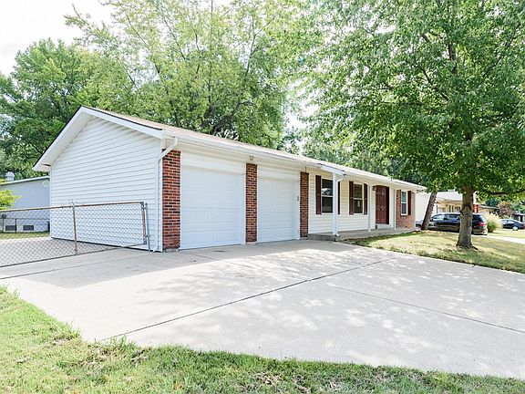 2nd image of 2095 Lindsay Ln