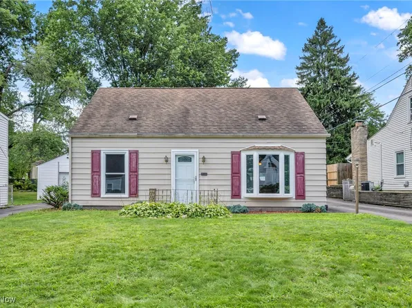 1927 Tudor St, Cuyahoga Falls, OH 44221