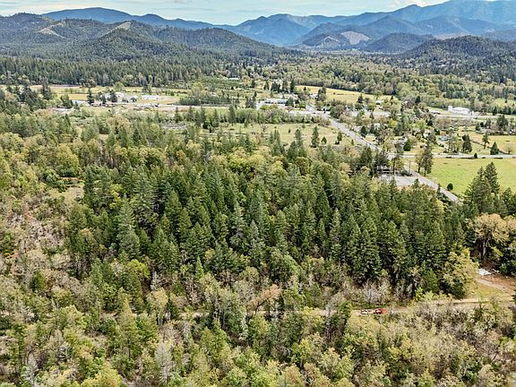 3rd image of 323 Valley Heights Rd