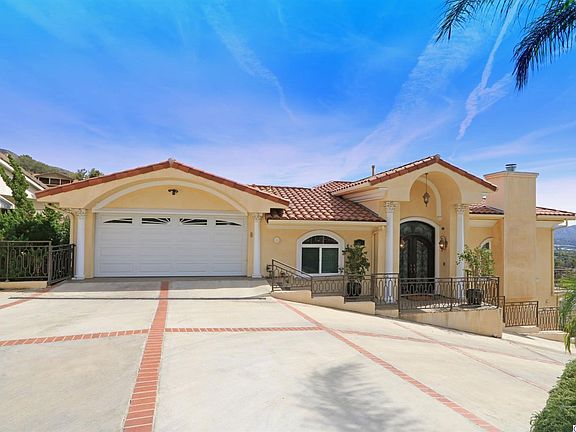 2nd image of 1011 La Rambla Dr