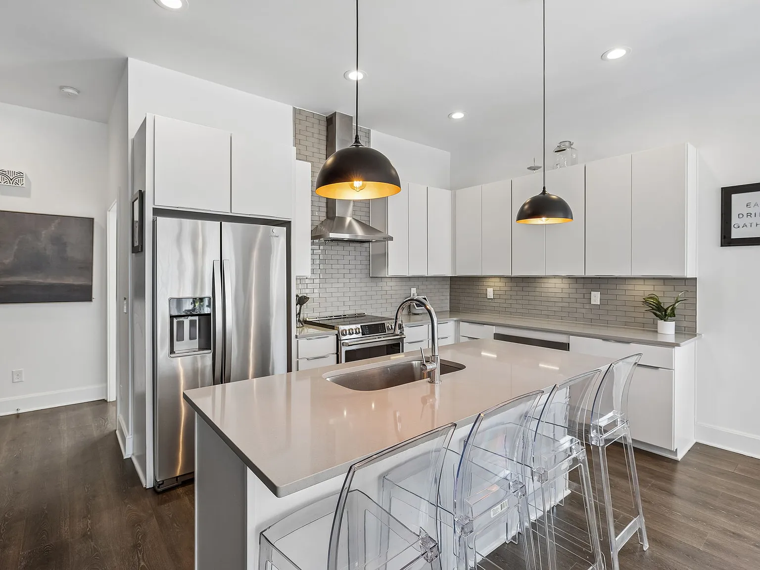 3 bed, 1800 sqft, $3,295 — Photo 3