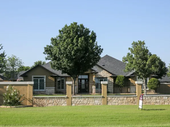 1414 Cactus Dr, Levelland, TX 79336