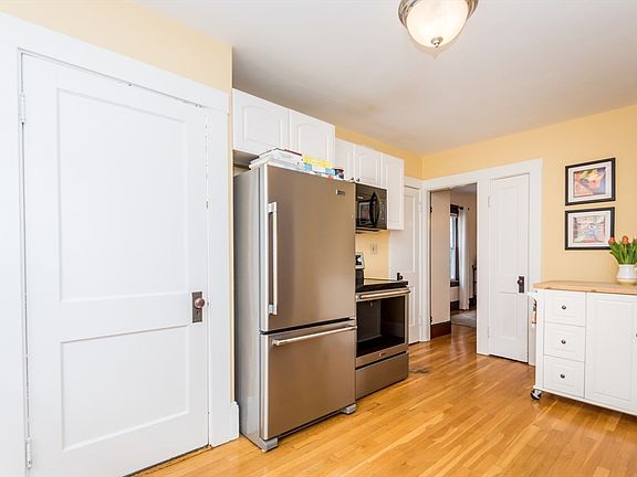 5th image of 231 Lowell St #2