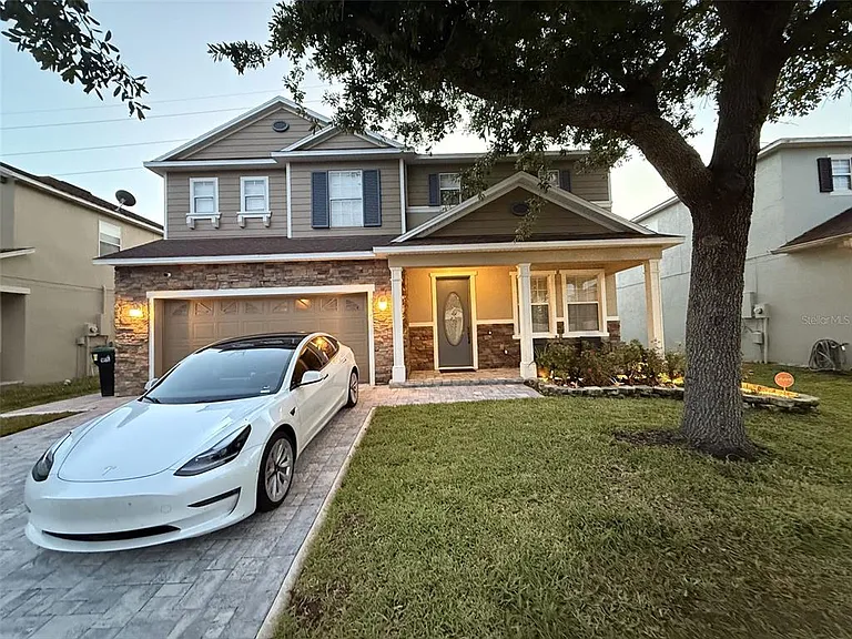 10030 Stratford Pointe Ave — Photo 3