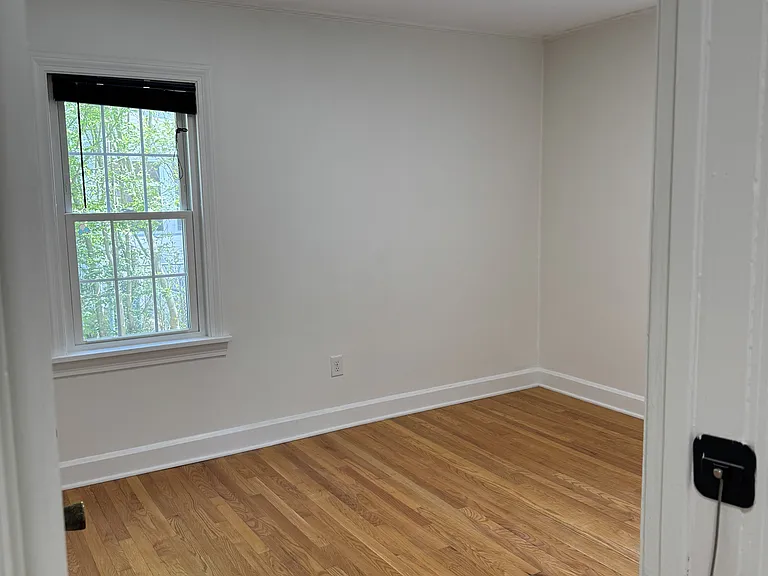 1034 Meredith St — Photo 8