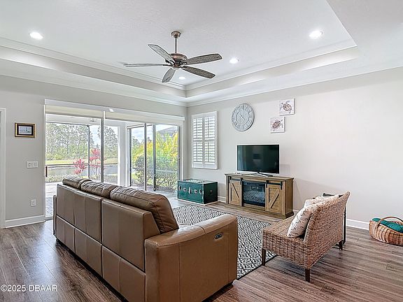 5th image of 272 Island Breeze Ave