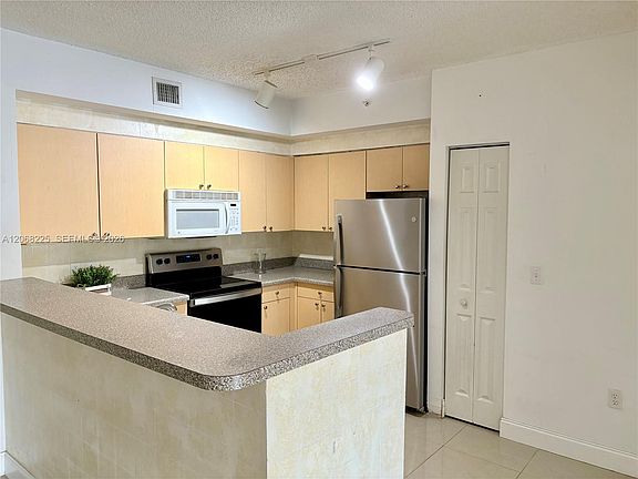 2nd image of 8030 N Nob Hill Rd APT 105
