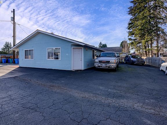 3rd image of 908 NE 1st Ave