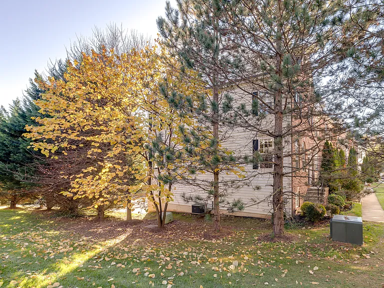4647 Carisbrooke Ln — Photo 11